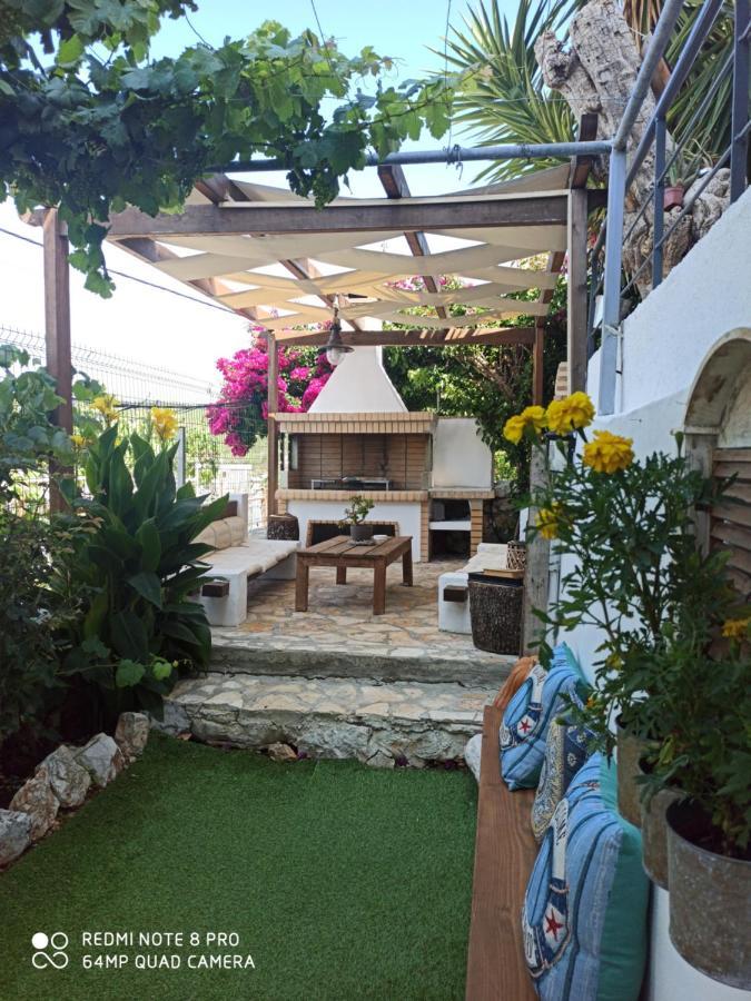 Bourbos Summer Rooms Himare Bagian luar foto